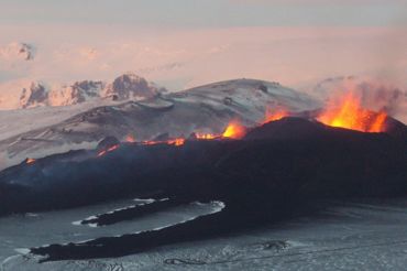 eyjafjallajokull-fimmvorduhals-eruption.jpg