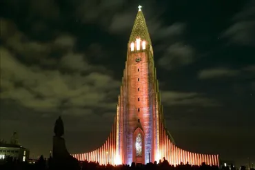 Reykjavik overview pond.jpg
