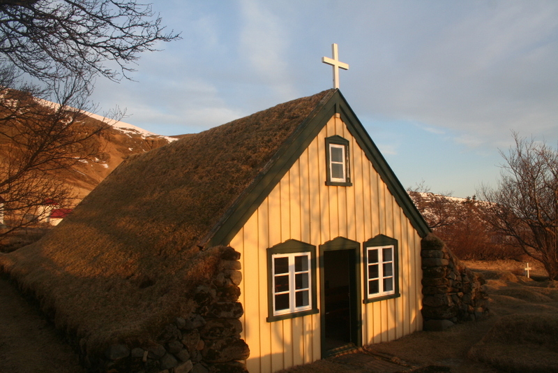 Vatnajökull - Hof Turf Church.JPG