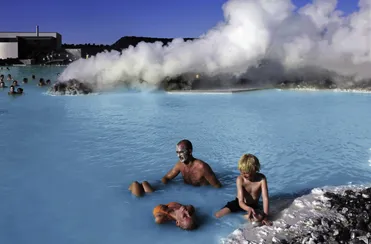 bl-family-icelandair-canada.jpg