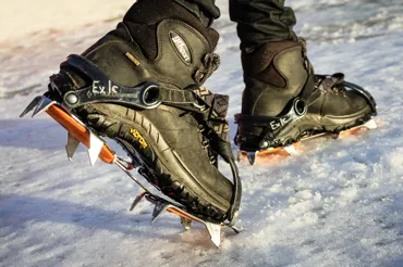 shoes-crampons.jpg